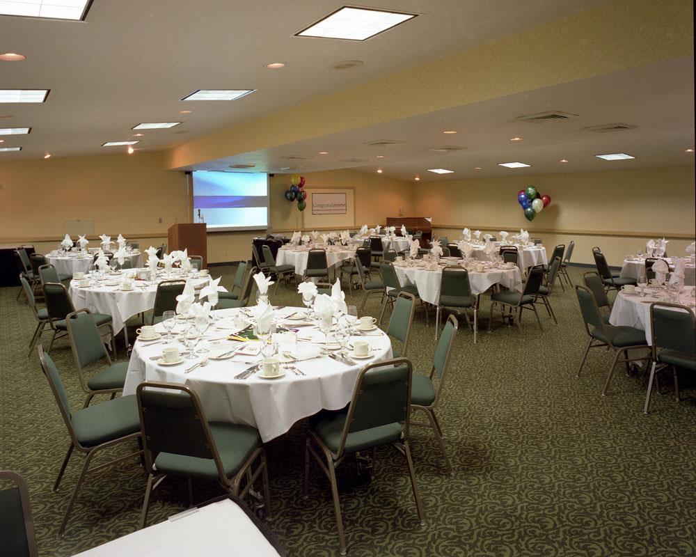 Red Lion Hotel Woodlake Conference Center Sacramento Restaurant photo