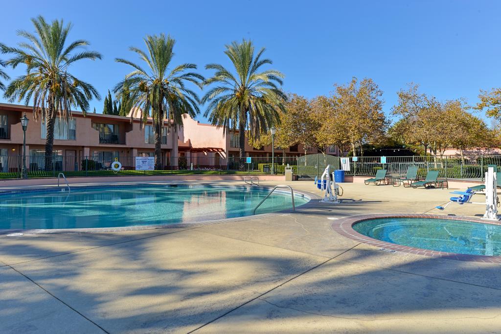 Red Lion Hotel Woodlake Conference Center Sacramento Exterior photo