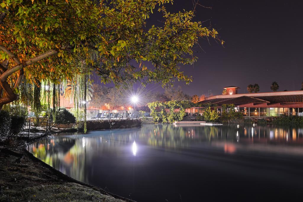 Red Lion Hotel Woodlake Conference Center Sacramento Exterior photo