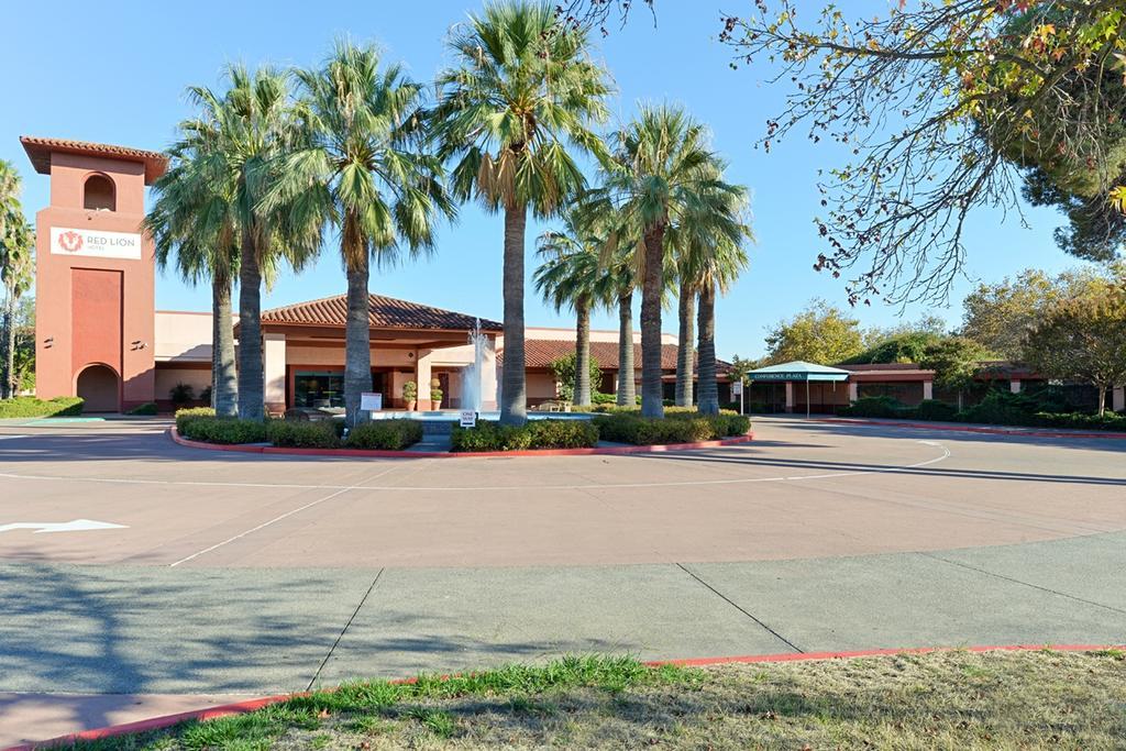 Red Lion Hotel Woodlake Conference Center Sacramento Exterior photo