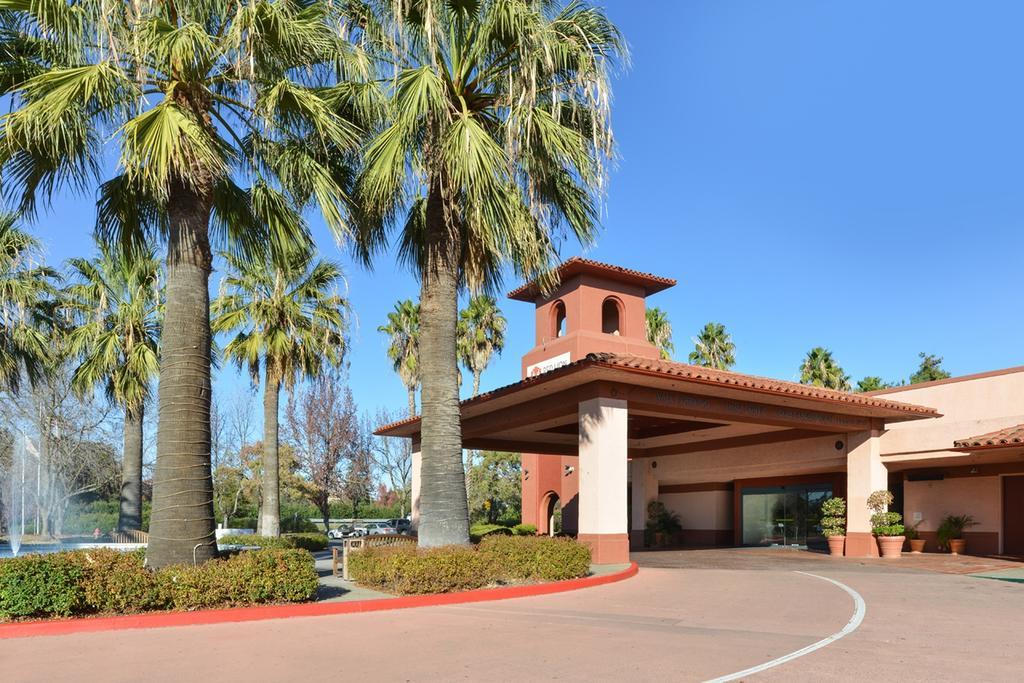 Red Lion Hotel Woodlake Conference Center Sacramento Exterior photo